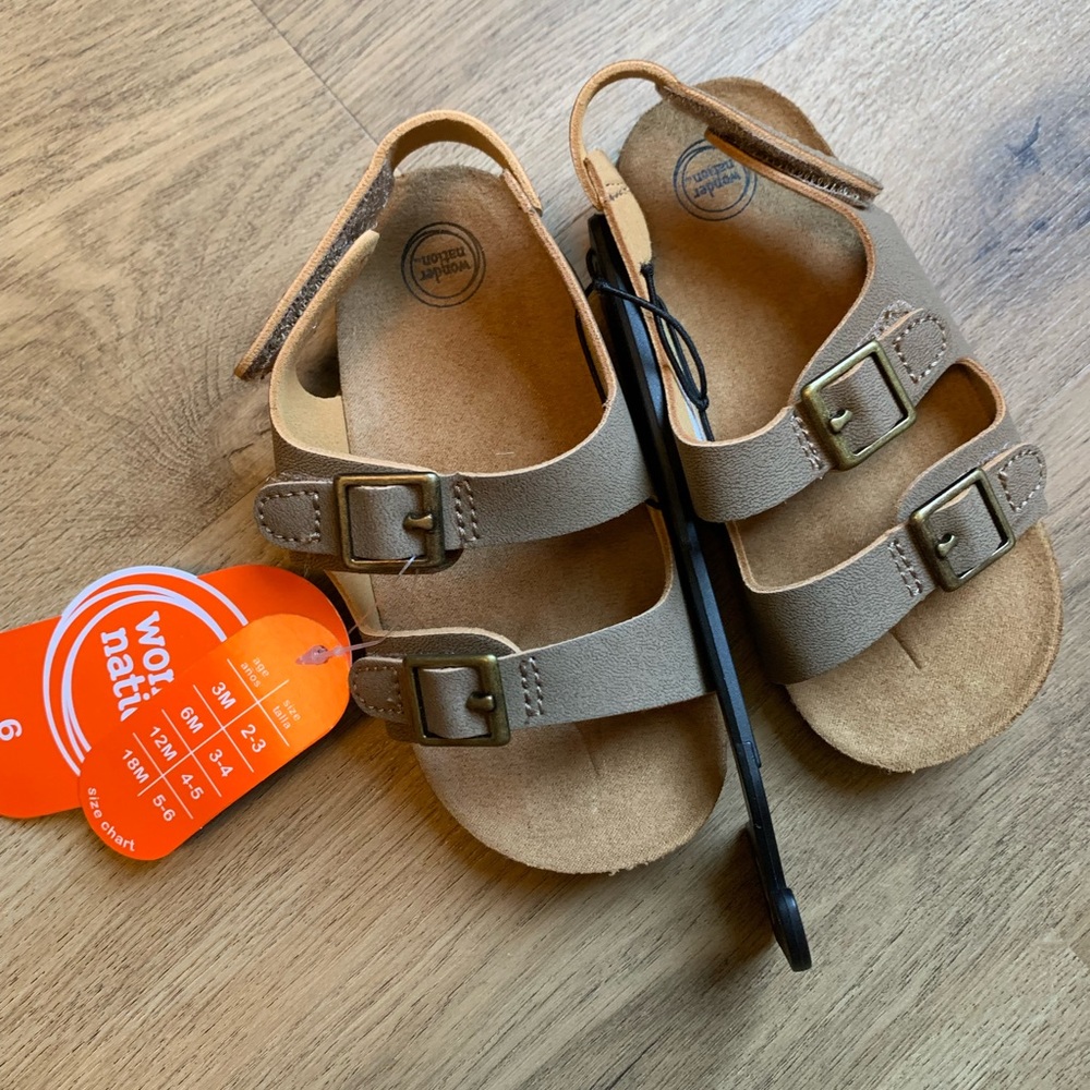 Toddler sz 6 sandals